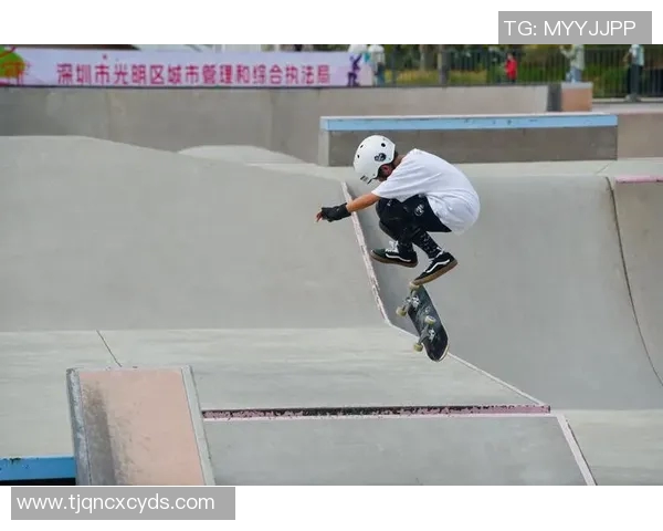 广州滑板队灵活性引发热议运动文化与竞技精神的碰撞 广州滑板队灵活性引发热议运动文化与竞技精神的碰撞