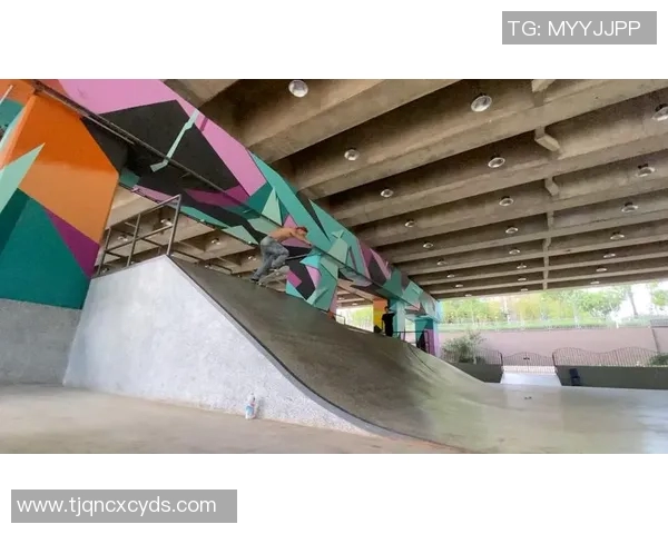 南京滑板队与成都滑板队赛后复盘分析意识碰撞与战术对决