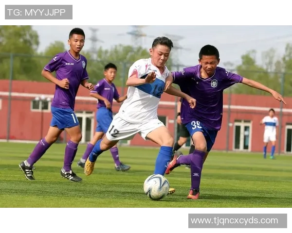 从青训到顶级联赛：一位足球运动员的职业生涯全程揭秘