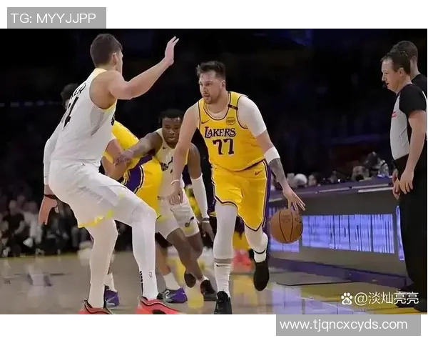 2012年湖人与小牛的常规赛对决回顾与精彩瞬间分析